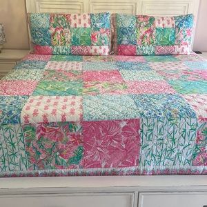 Lilly Pulitzer King Quilt with 2 Matching Shams. EXCELLENT CONDITION!